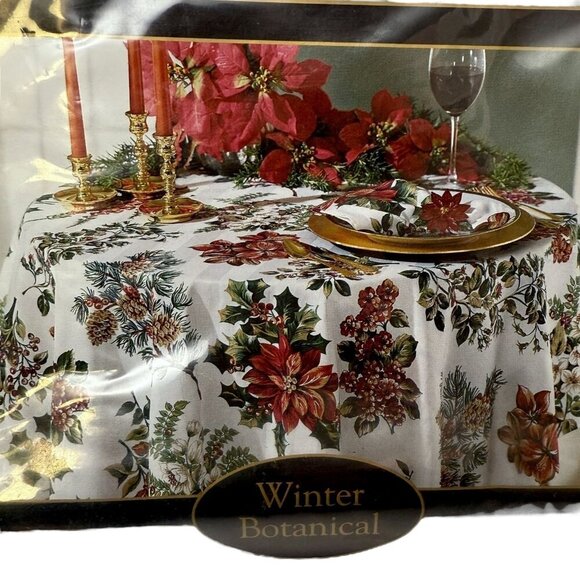 Christmas Tablecloth Holiday Classics Holly Floral 52x70 Rectangle NEW - Picture 3 of 11